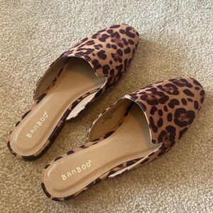 Bamboo Leopard Mule Flats Size 9